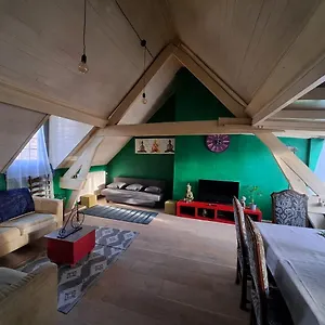 Appartement The Green Retromodern Duplex, Antwerpen